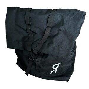 ON RUNNING Black lightweight backpack